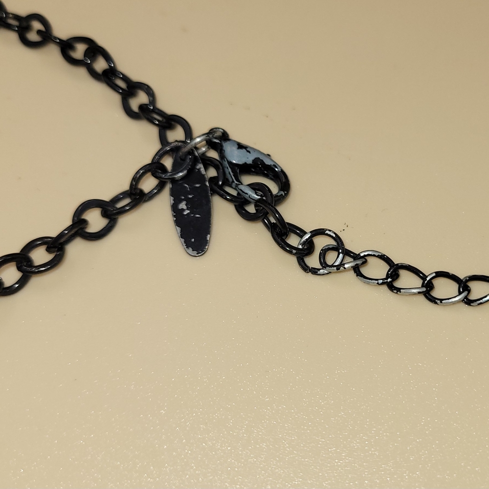 Elegant Pearl Necklace with Black Chain - Picture 4 of 4
